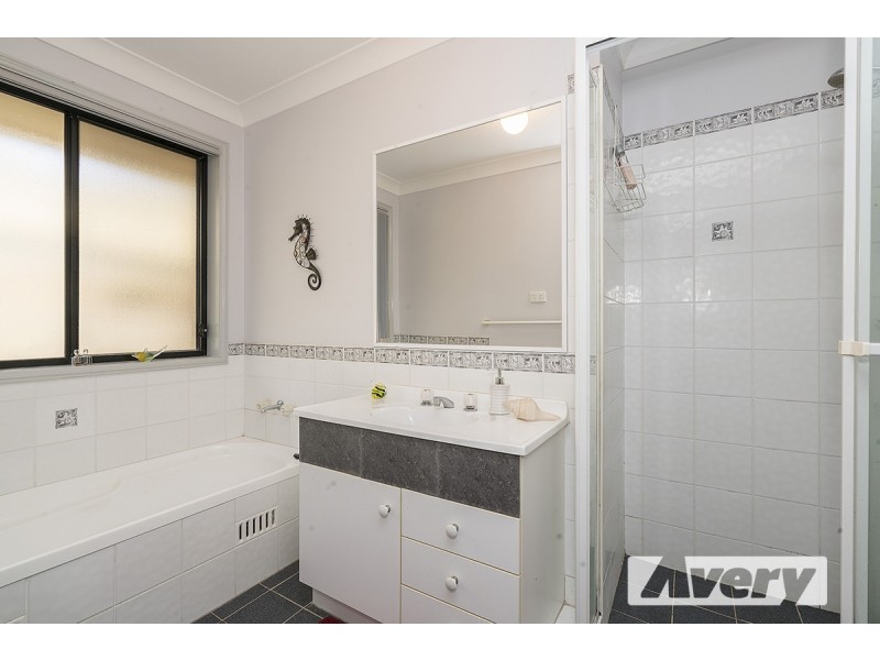 28 Oakhampton Court, Toronto NSW 2283
