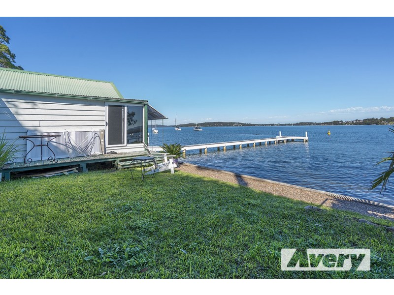 355 Coal Point Road, Coal Point NSW 2283