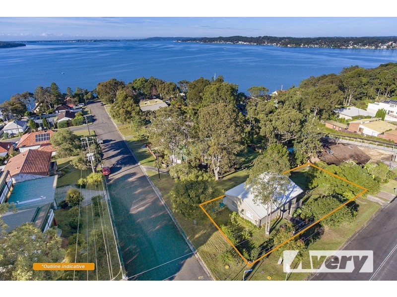 1 Bolton Point Road, Bolton Point NSW 2283