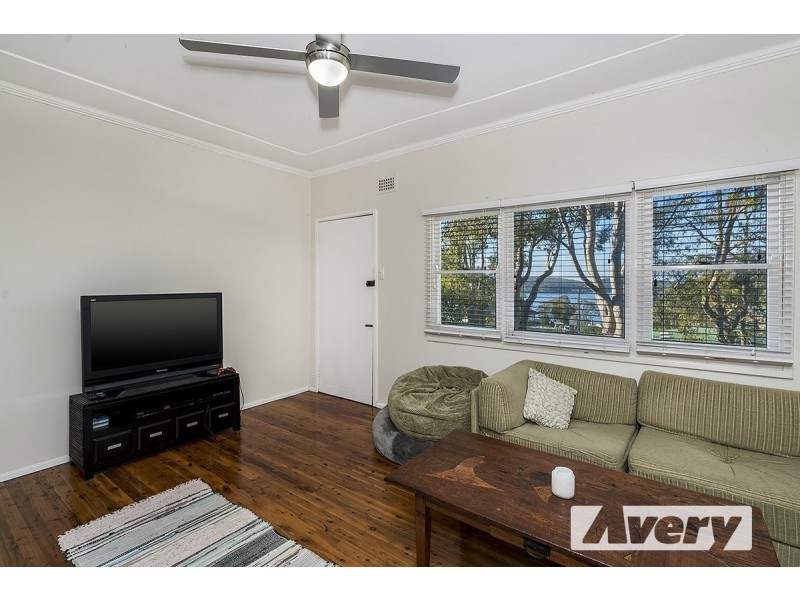 1 Bolton Point Road, Bolton Point NSW 2283