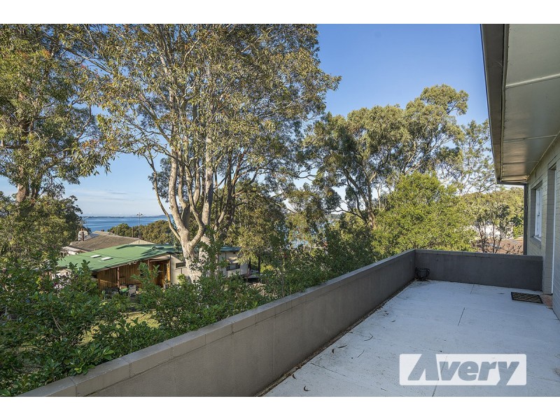1 Bolton Point Road, Bolton Point NSW 2283