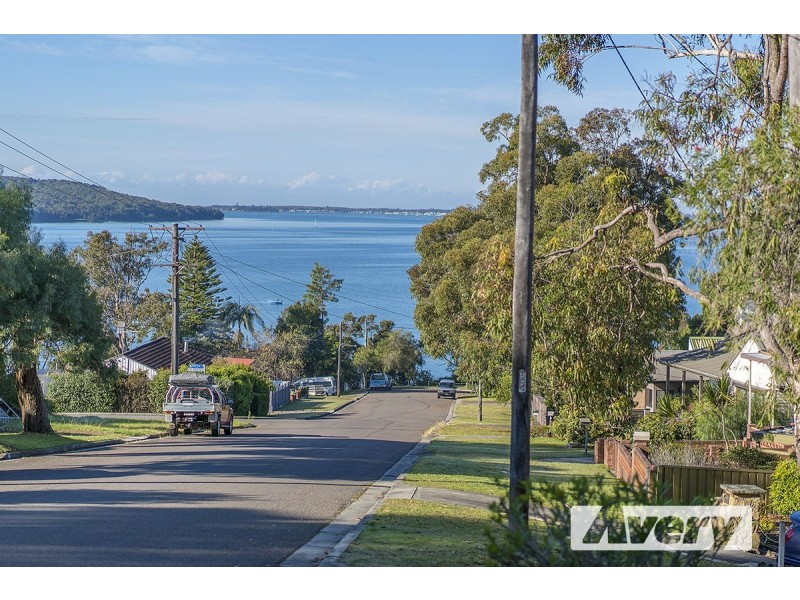 1 Bolton Point Road, Bolton Point NSW 2283