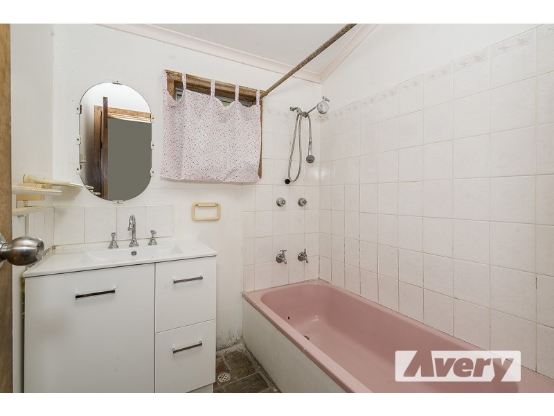 13 Elizabeth Street, Fennell Bay NSW 2283