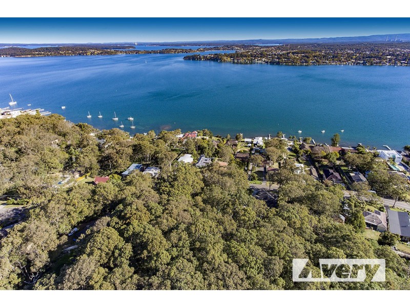 214 Coal Point Road, Coal Point NSW 2283