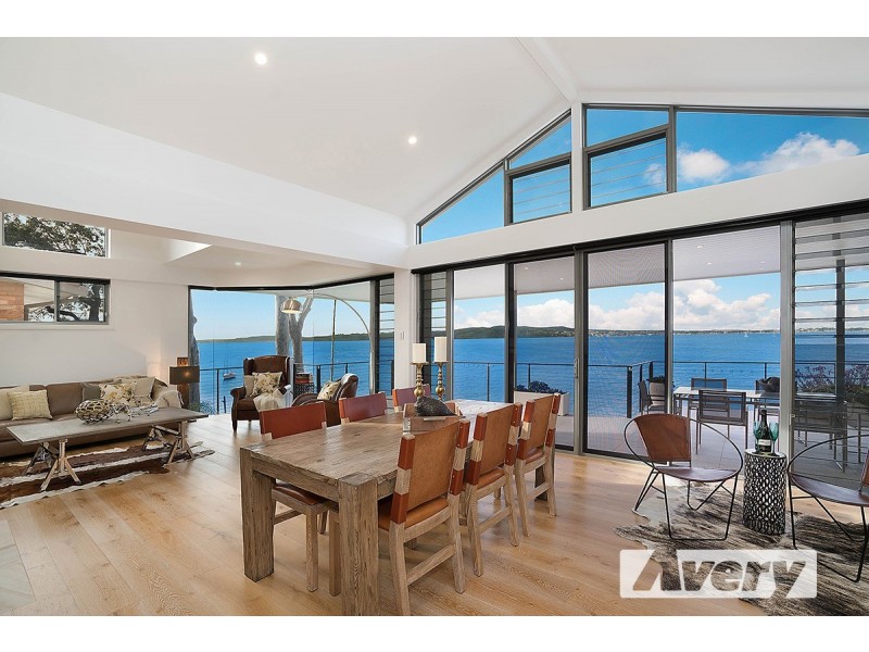 11 Robey Crescent, Coal Point NSW 2283