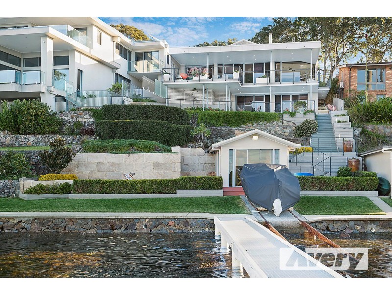 11 Robey Crescent, Coal Point NSW 2283