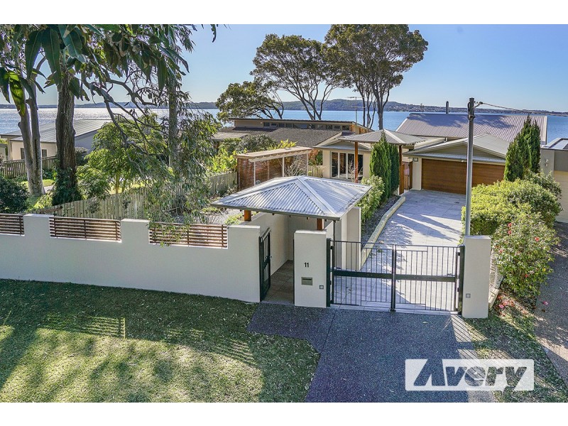 11 Robey Crescent, Coal Point NSW 2283