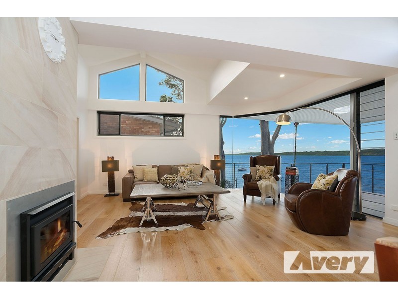 11 Robey Crescent, Coal Point NSW 2283