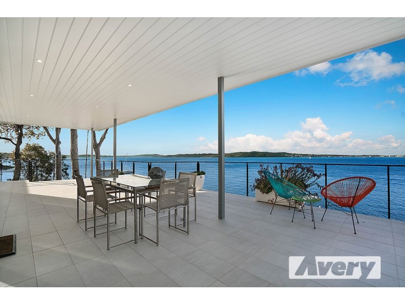 11 Robey Crescent, Coal Point NSW 2283