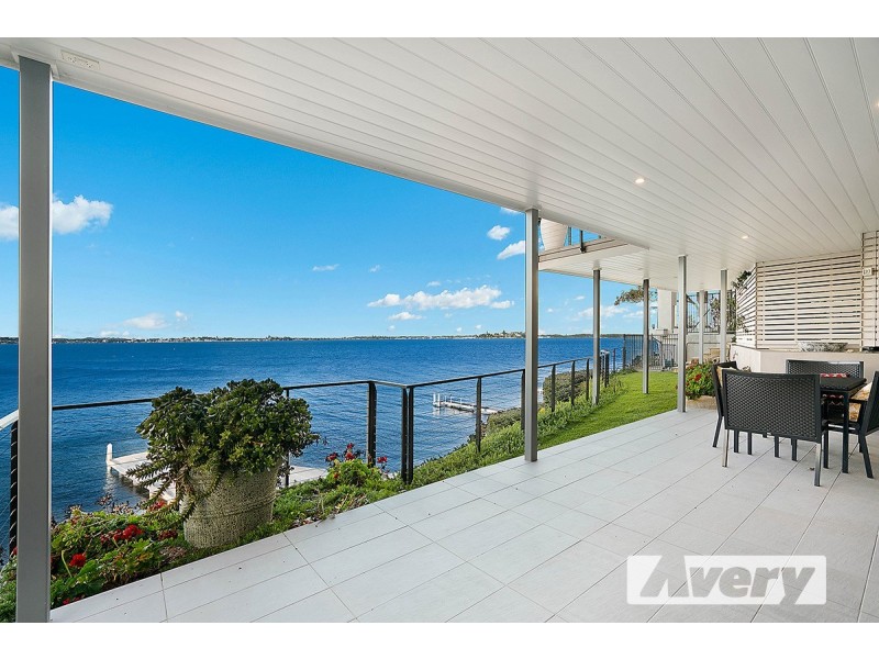 11 Robey Crescent, Coal Point NSW 2283