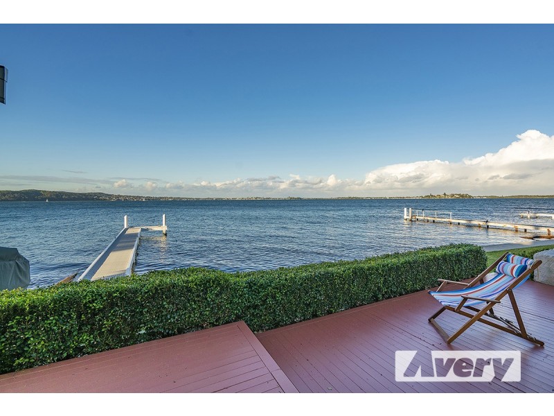11 Robey Crescent, Coal Point NSW 2283