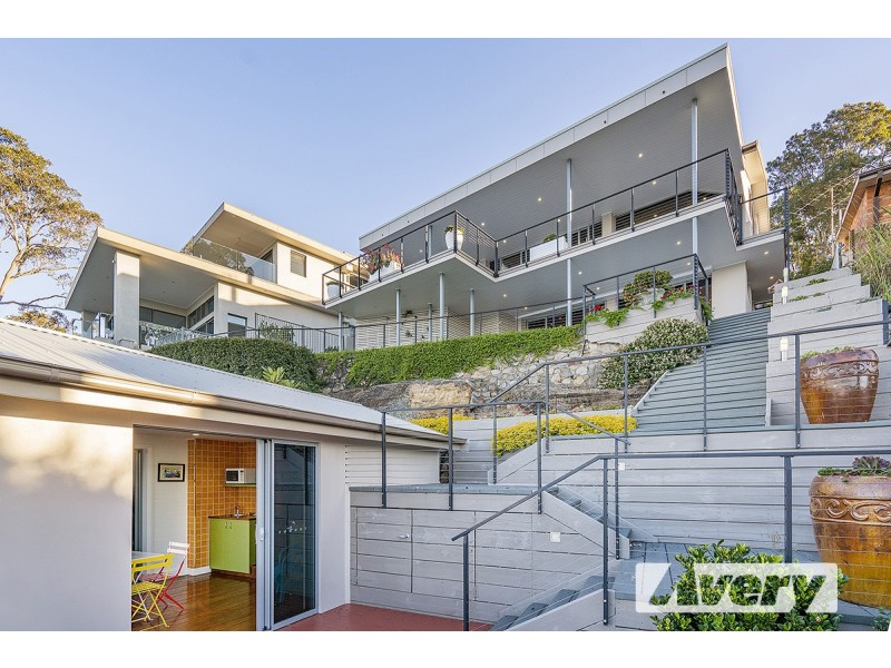 11 Robey Crescent, Coal Point NSW 2283