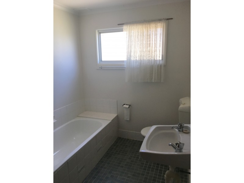 65 The Ridgeway, Bolton Point NSW 2283