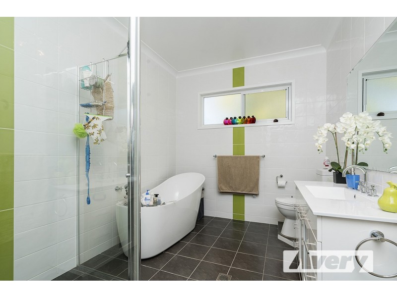 10 Bell Street, Booragul NSW 2284