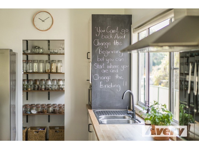 2 North Street, Teralba NSW 2284