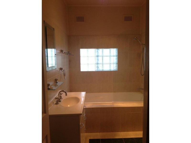 25 Fourth Street, Booragul NSW 2284