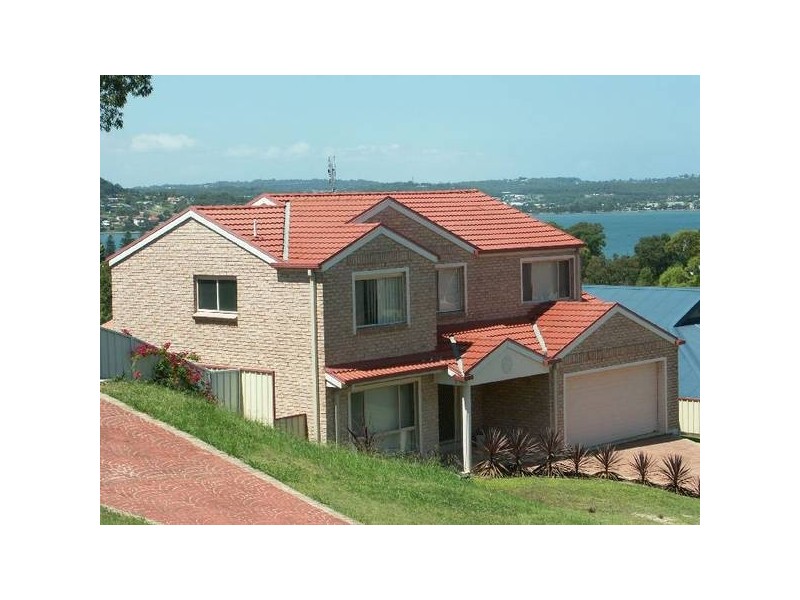 26 Courageous Close, Marmong Point NSW 2284
