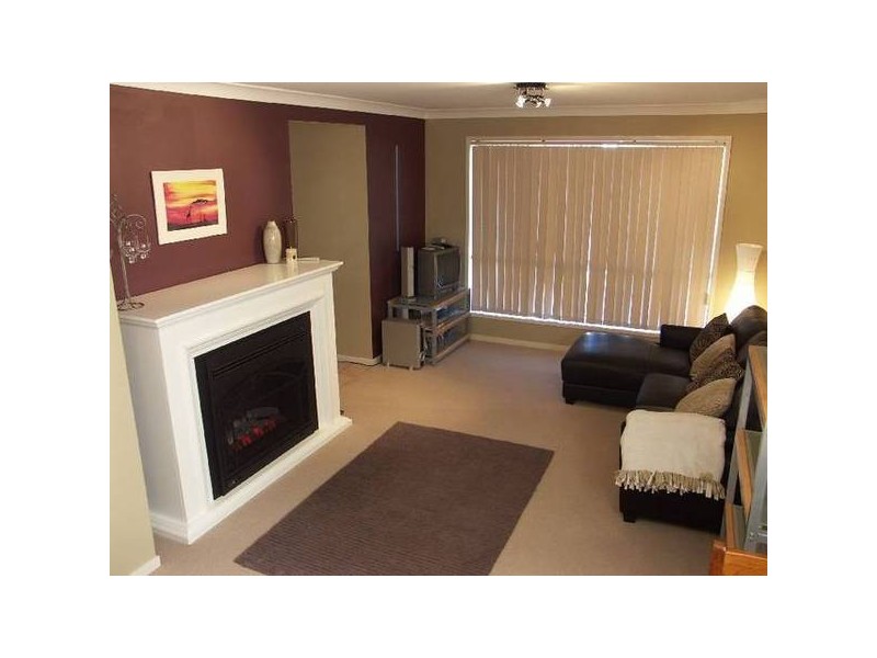 26 Courageous Close, Marmong Point NSW 2284