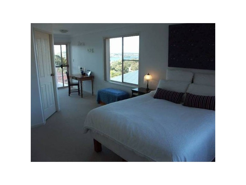 26 Courageous Close, Marmong Point NSW 2284