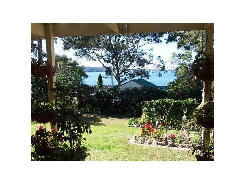 Skye Point Rd, Coal Point NSW 2283