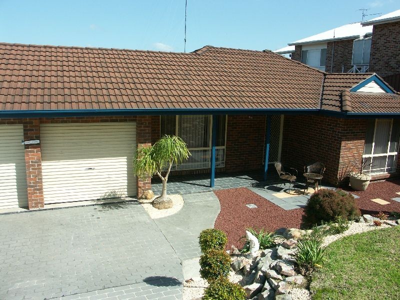 12 Bellevue Lane, Fennell Bay NSW 2283