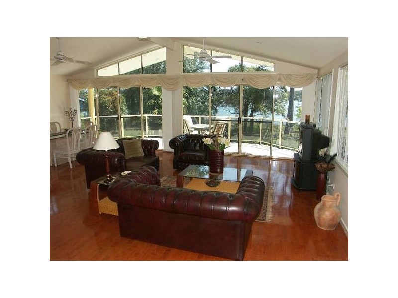 165 Bay Road, Bolton Point NSW 2283