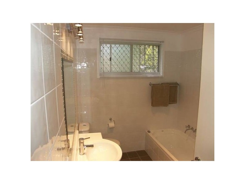 10 Leumeah Close, Bolton Point NSW 2283