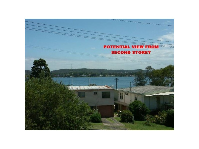 100 Bay Road, Bolton Point NSW 2283