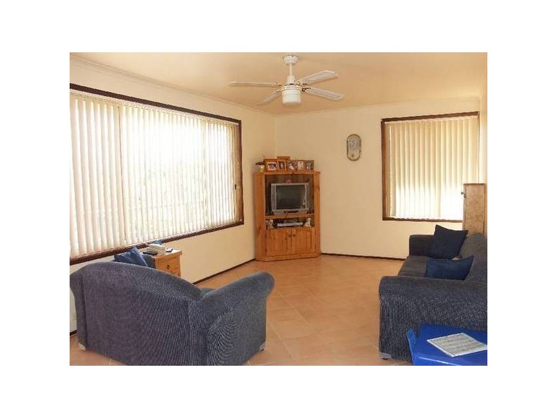 2 Hampton Street, Carey Bay NSW 2283