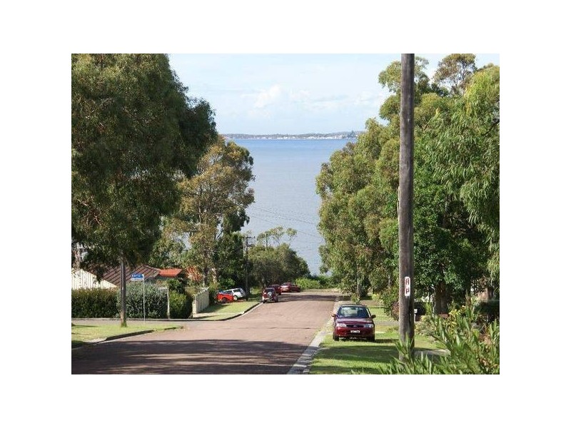1 Bolton Point Road, Bolton Point NSW 2283