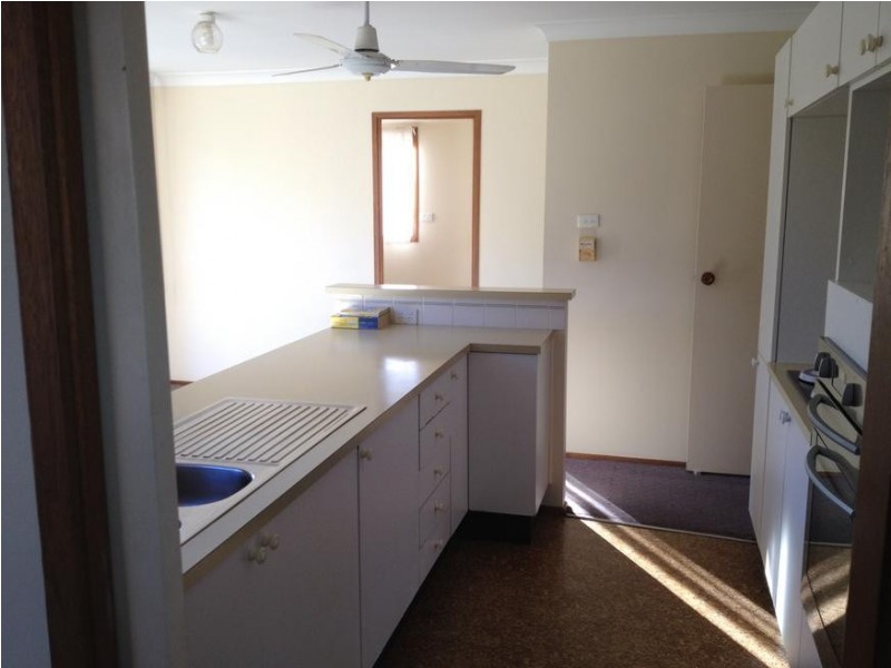 8 Nigel Place, Carey Bay NSW 2283