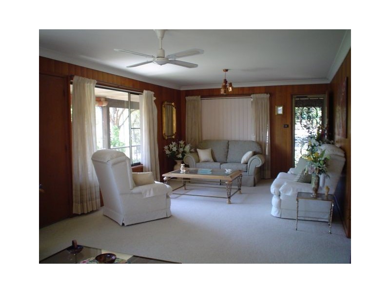 2 Wattle Street, Bolton Point NSW 2283