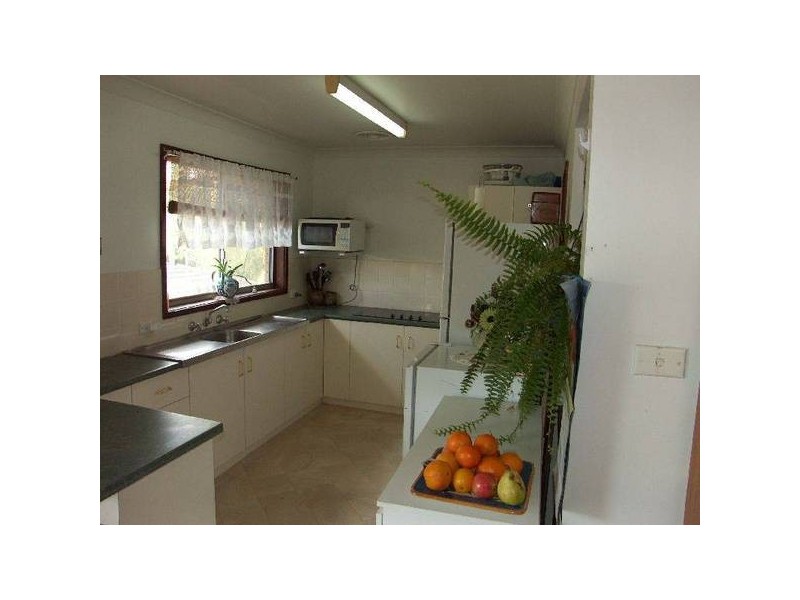 2 Wyera Crescent, Carey Bay NSW 2283