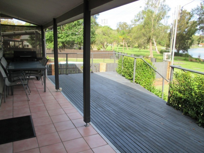 63 BAY ROAD, Bolton Point NSW 2283