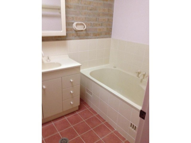 2/24 SEALAND ROAD, Fishing Point NSW 2283