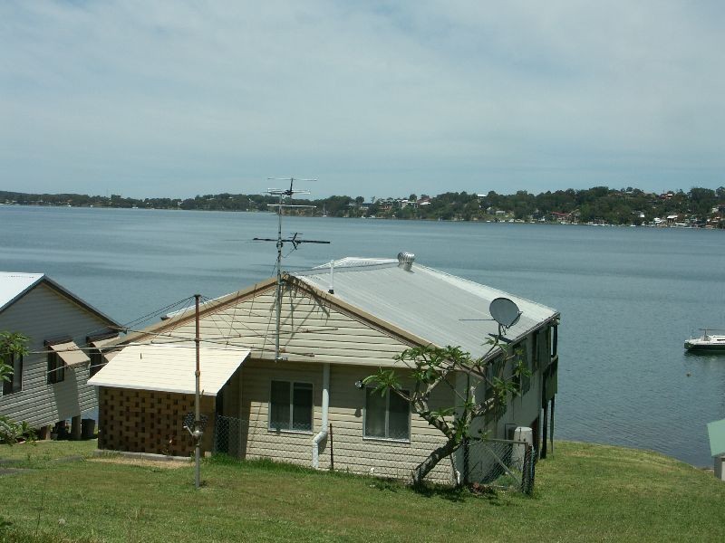 329 Coal Point Road, Coal Point NSW 2283