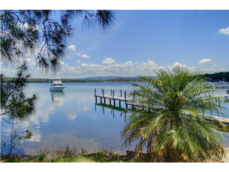 105-107 Coal Point Road, Coal Point NSW 2283