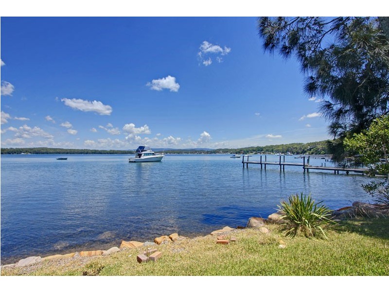 105-107 Coal Point Road, Coal Point NSW 2283