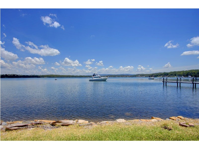 105-107 Coal Point Road, Coal Point NSW 2283