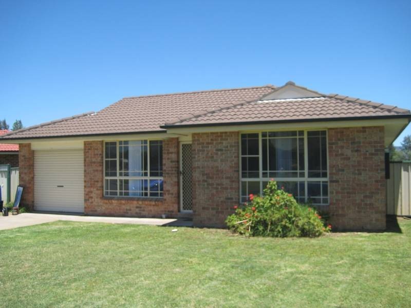 4 Honeysuckle Cres, Scone NSW 2337