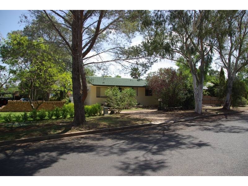 8 Seaward Ave, Scone NSW 2337
