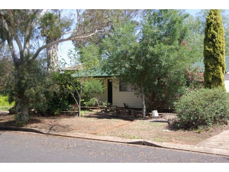 8 Seaward Ave, Scone NSW 2337