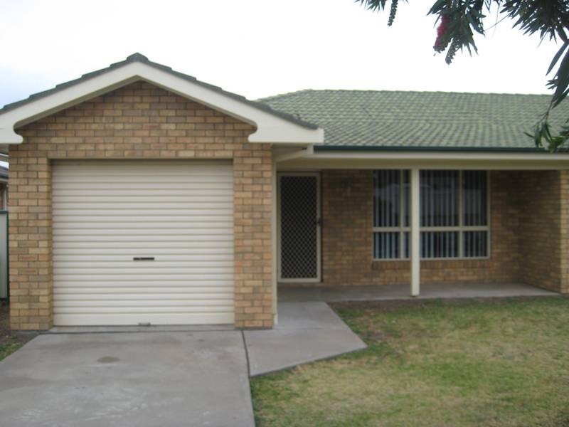 1/3 Honeysuckle Cres, Scone NSW 2337
