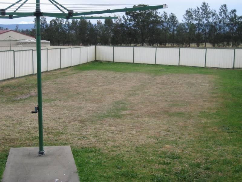 1/3 Honeysuckle Cres, Scone NSW 2337