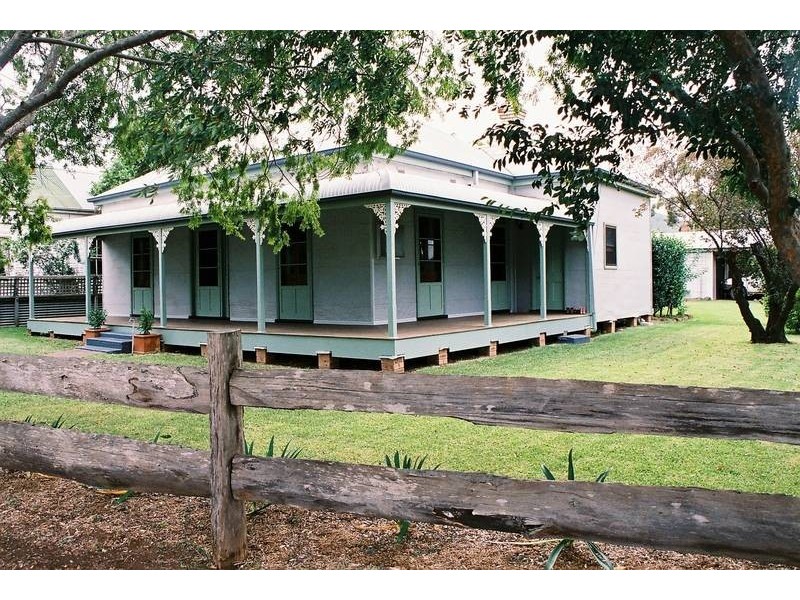 100 Waverley Street, Scone NSW 2337