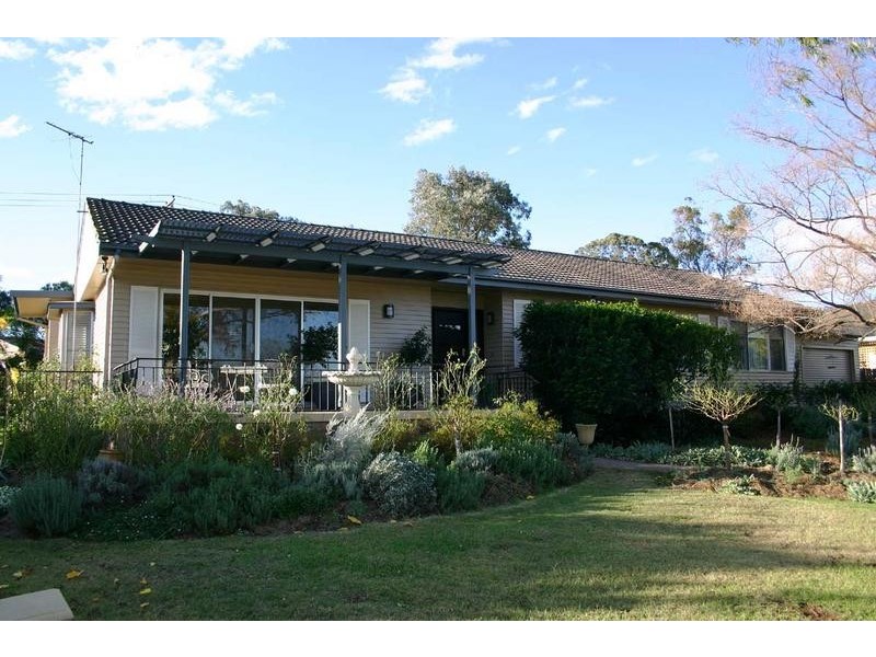 4 Little Street, Scone NSW 2337