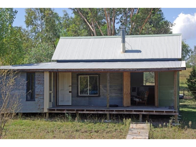 15 Finch Street, Blandford NSW 2338