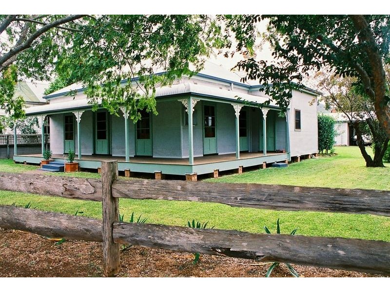 100 Waverley Street, Scone NSW 2337