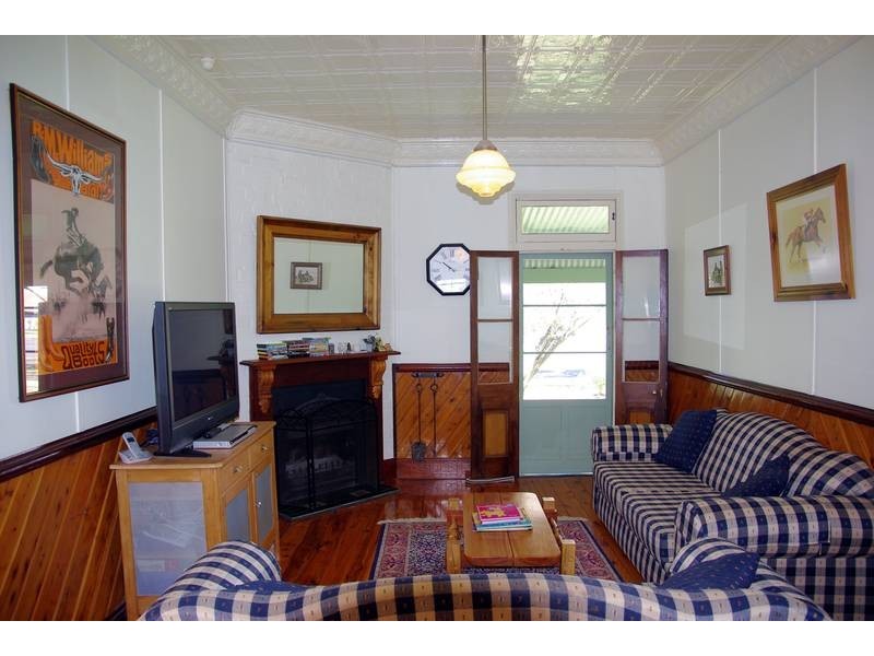 100 Waverley Street, Scone NSW 2337