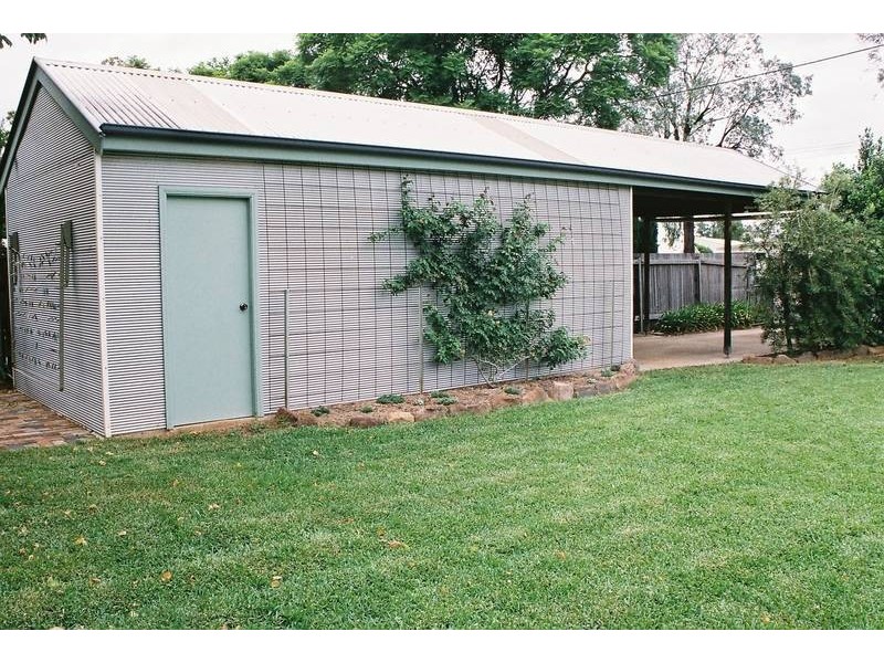 100 Waverley Street, Scone NSW 2337